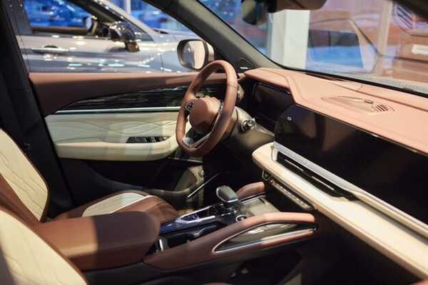 Luxury features that defined Mercedes interiors